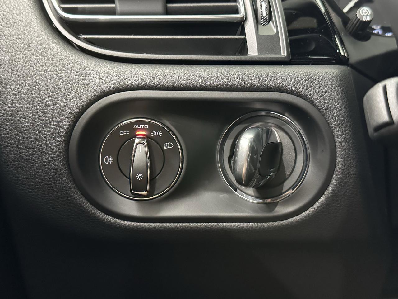 2025 Porsche Macan Newark DE