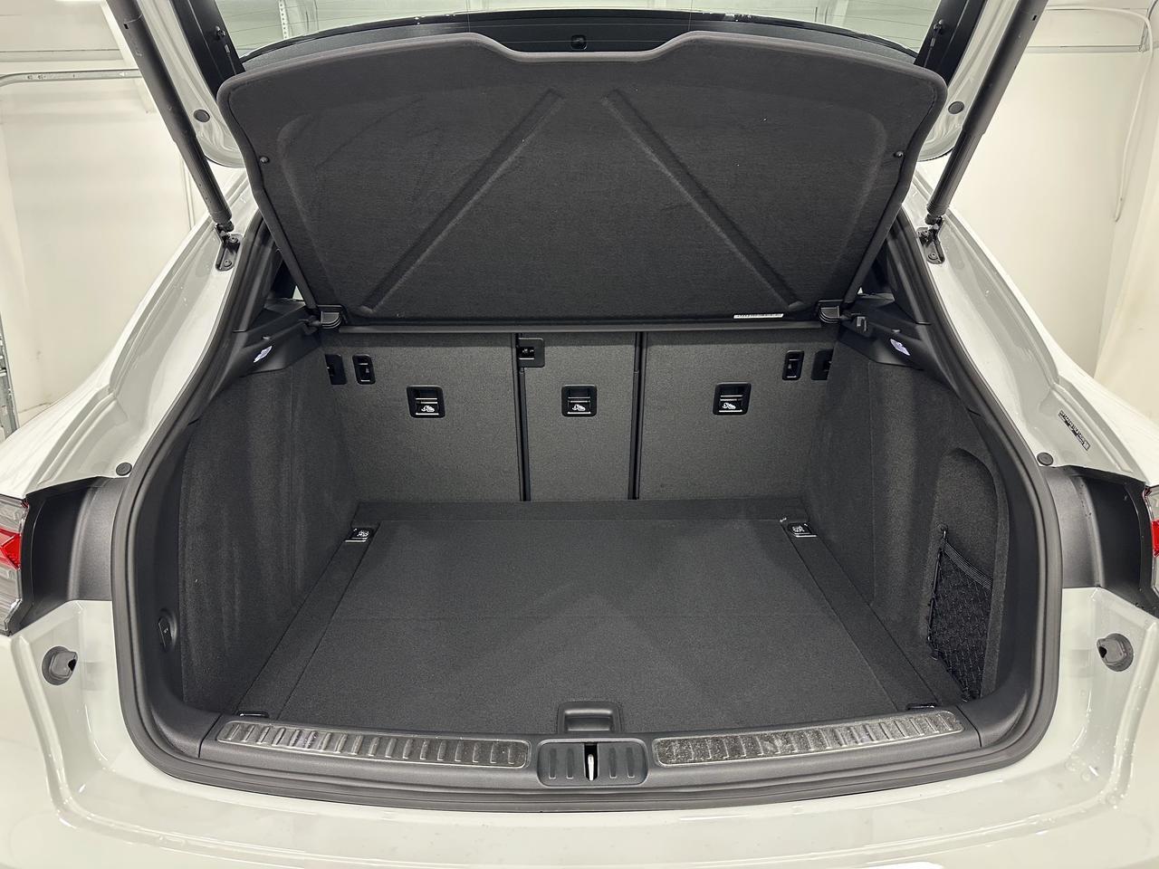 2025 Porsche Macan Newark DE