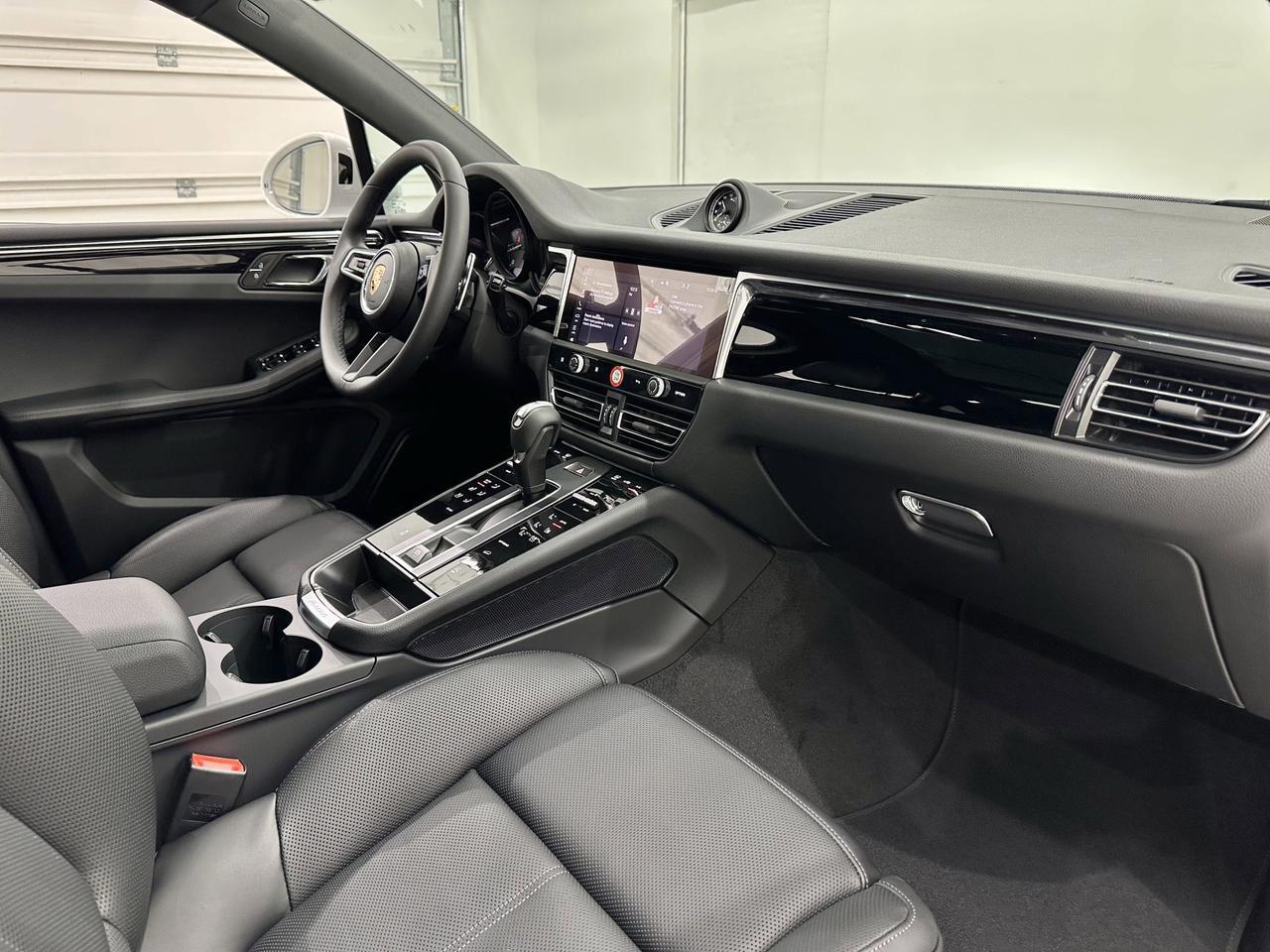 2025 Porsche Macan Newark DE