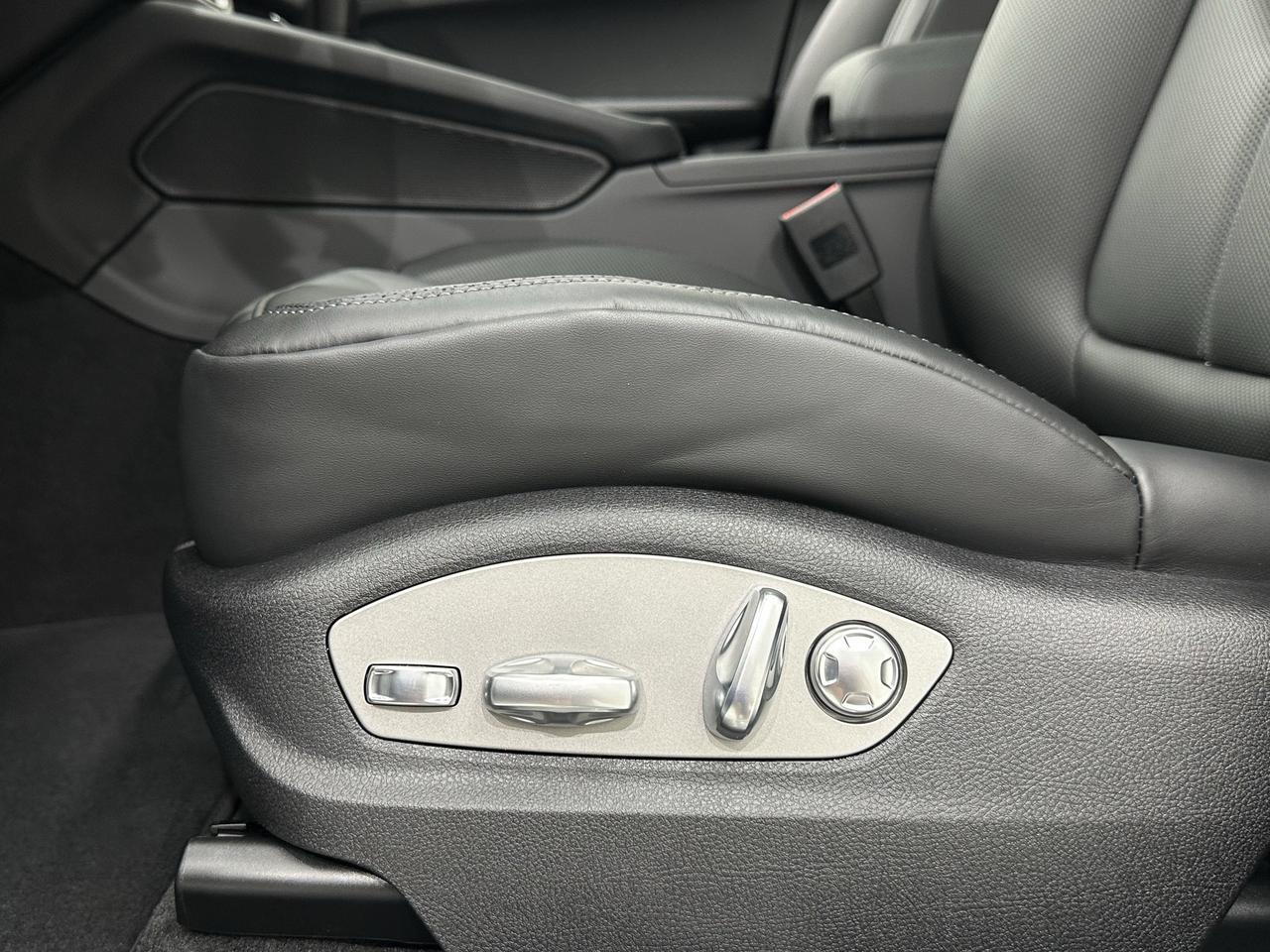 2025 Porsche Macan Newark DE