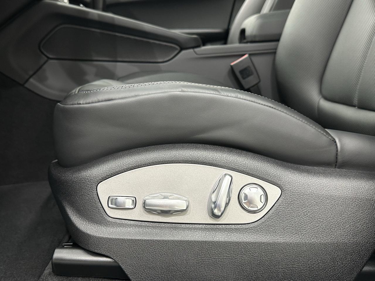 2025 Porsche Macan Newark DE