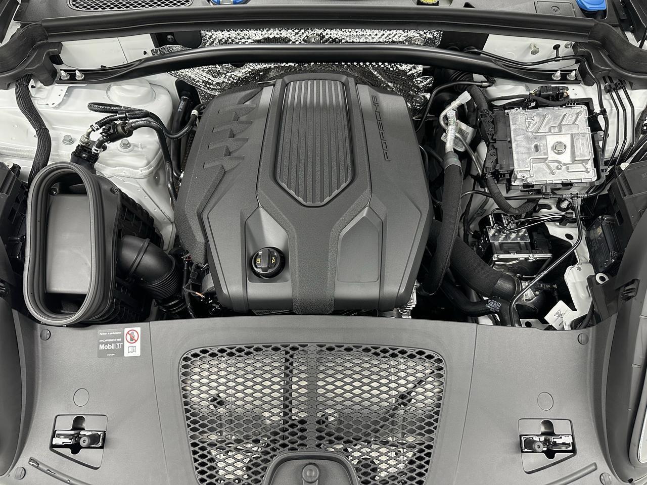 2025 Porsche Macan Newark DE