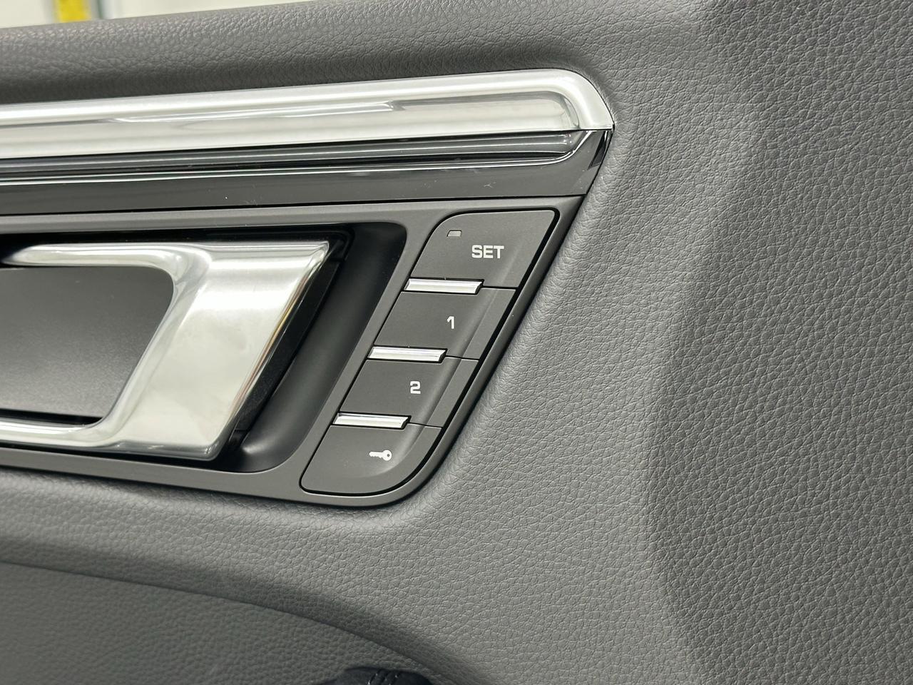 2025 Porsche Macan Newark DE