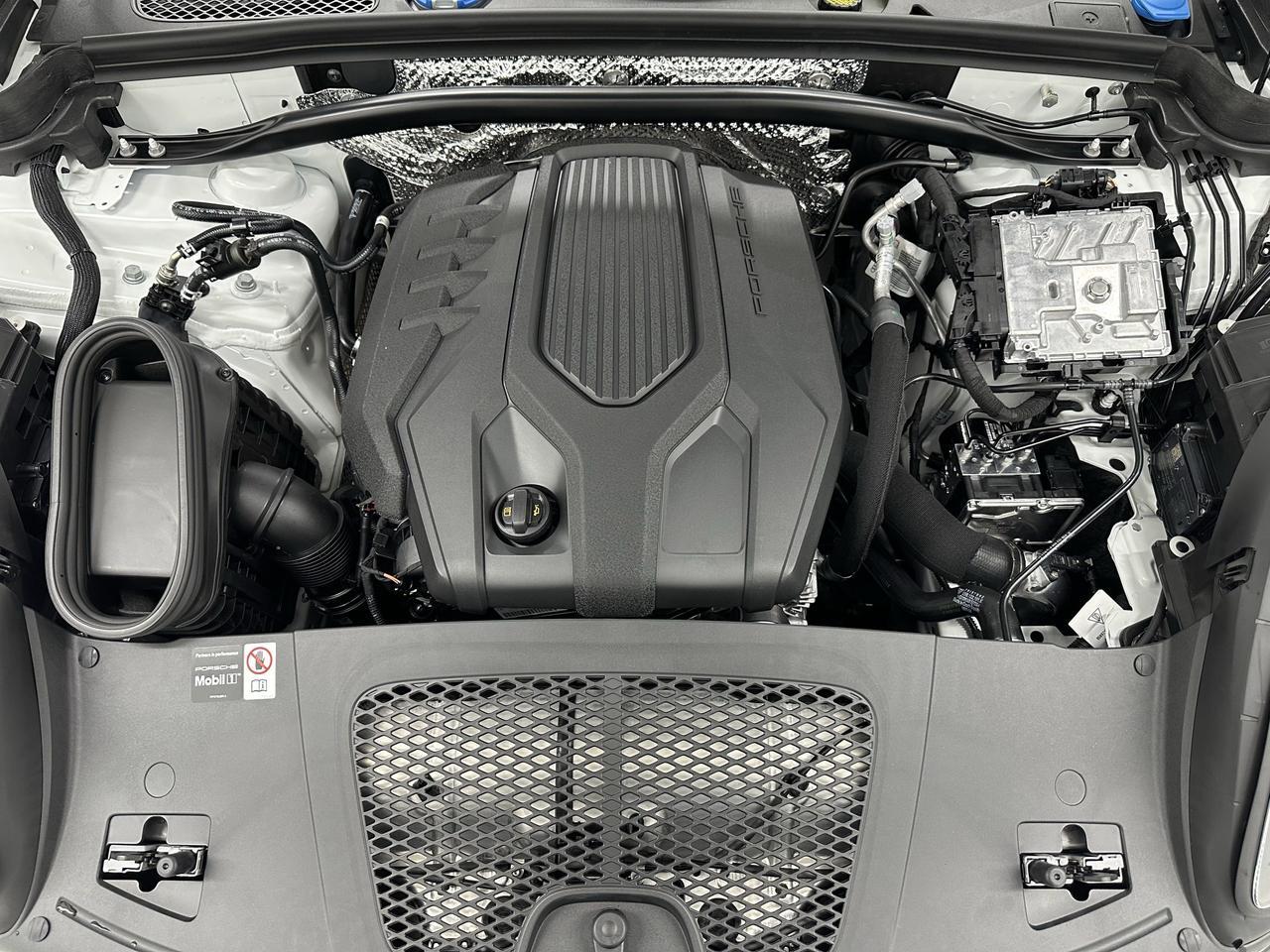 2025 Porsche Macan Newark DE