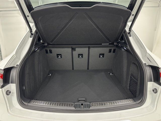2025 Porsche Macan Newark DE