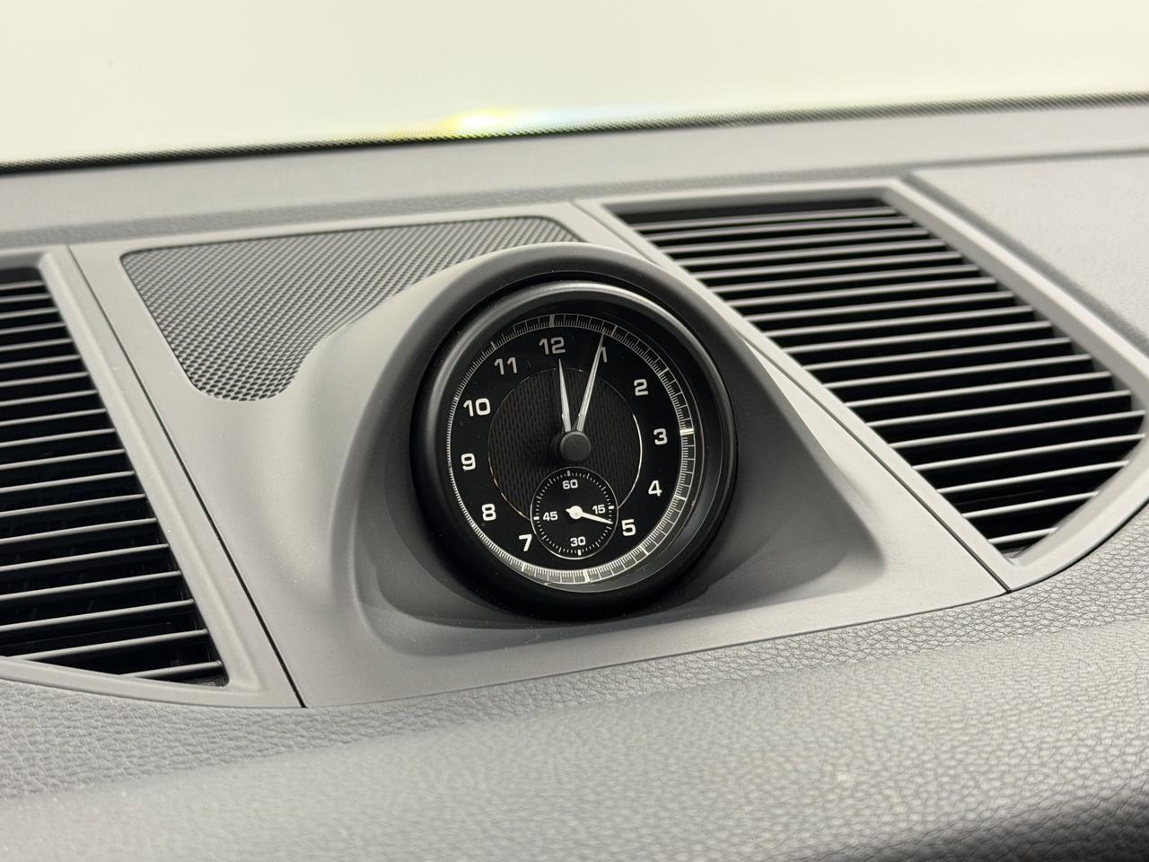 2025 Porsche Macan Newark DE