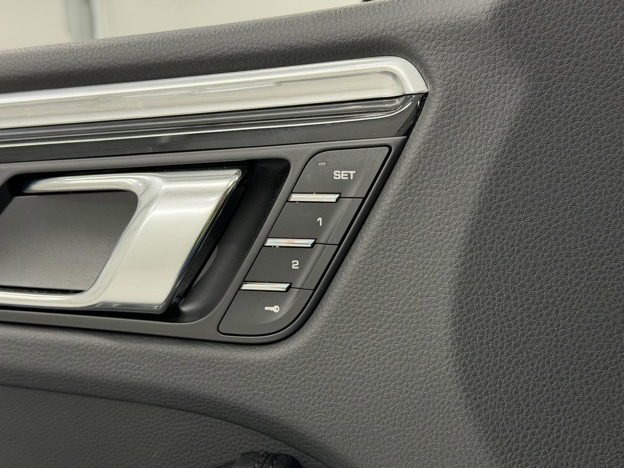 2025 Porsche Macan Newark DE