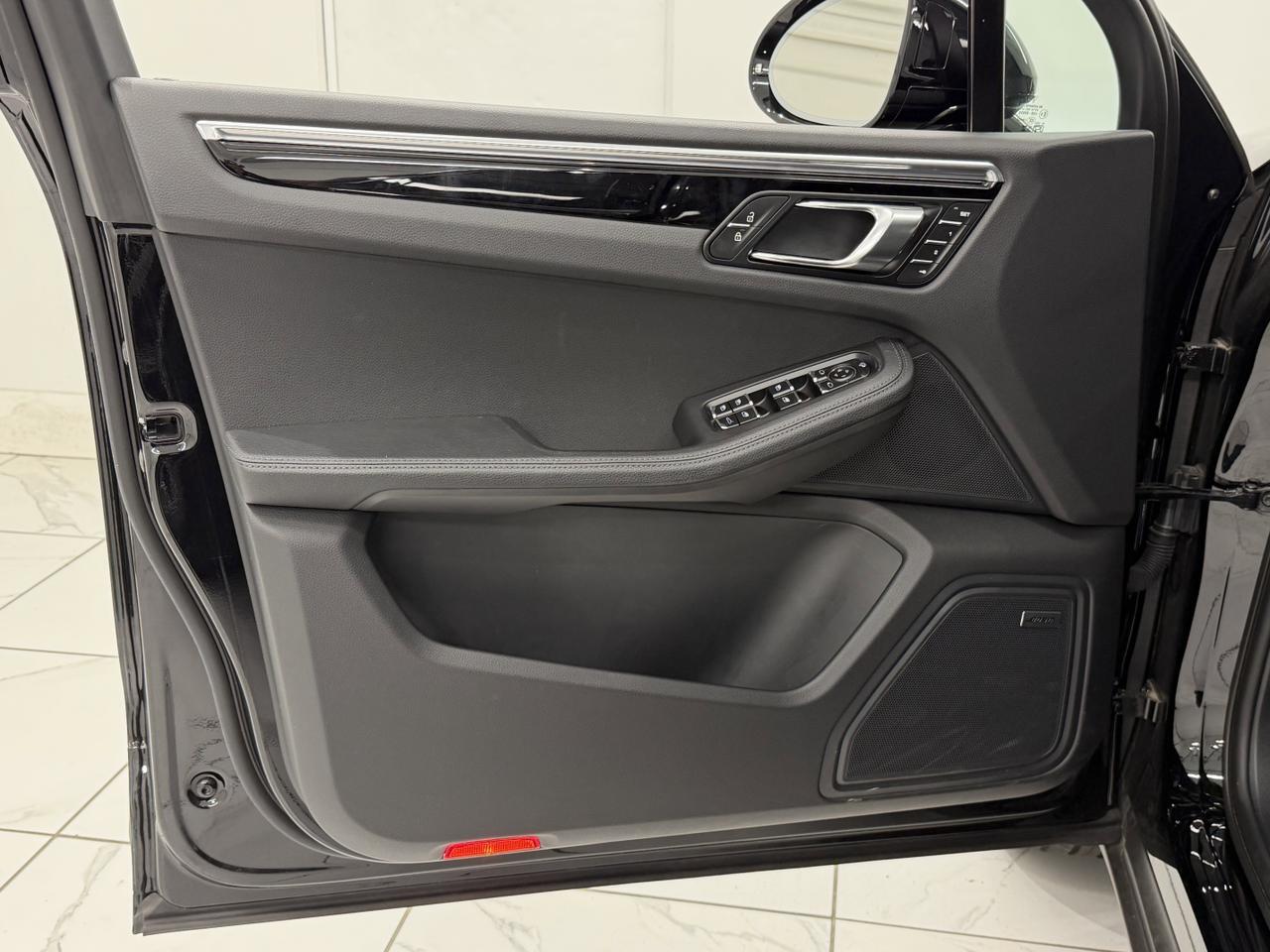 2025 Porsche Macan Newark DE