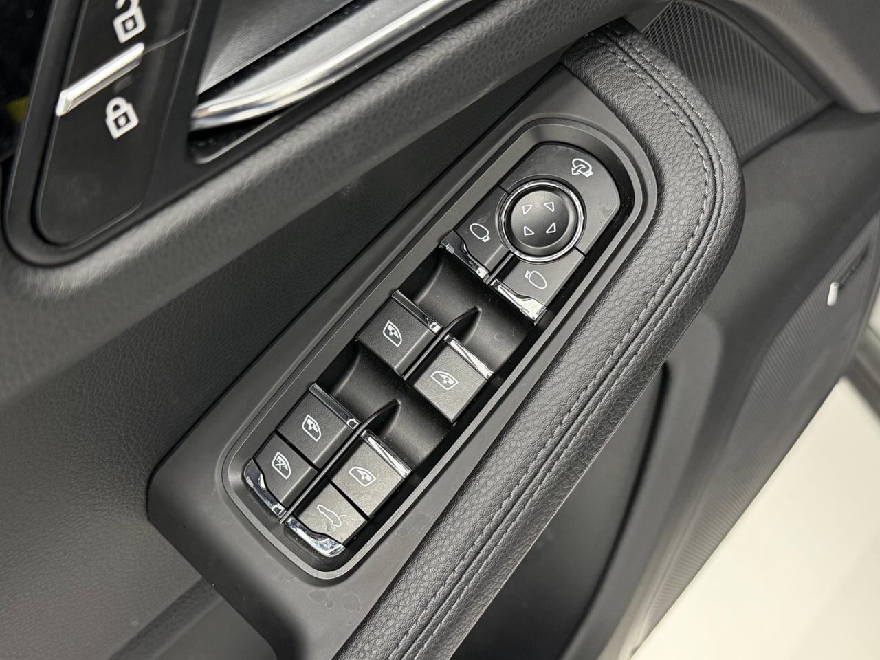 2025 Porsche Macan Newark DE