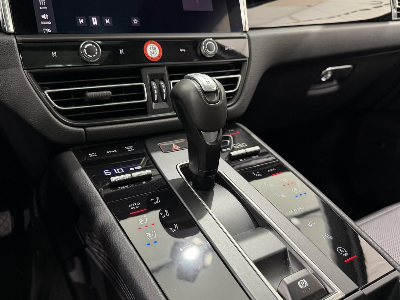 2025 Porsche Macan Newark DE