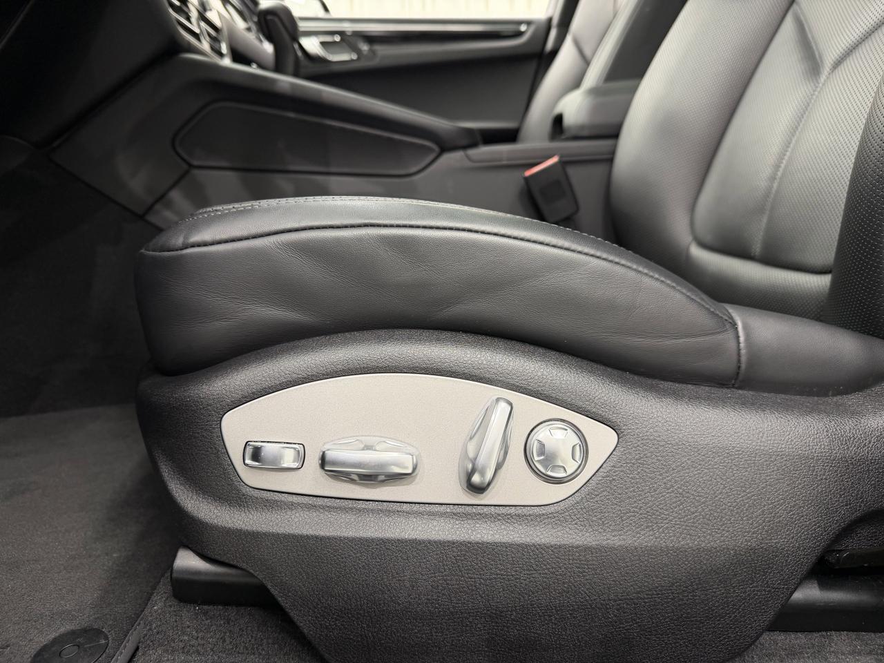 2025 Porsche Macan Newark DE