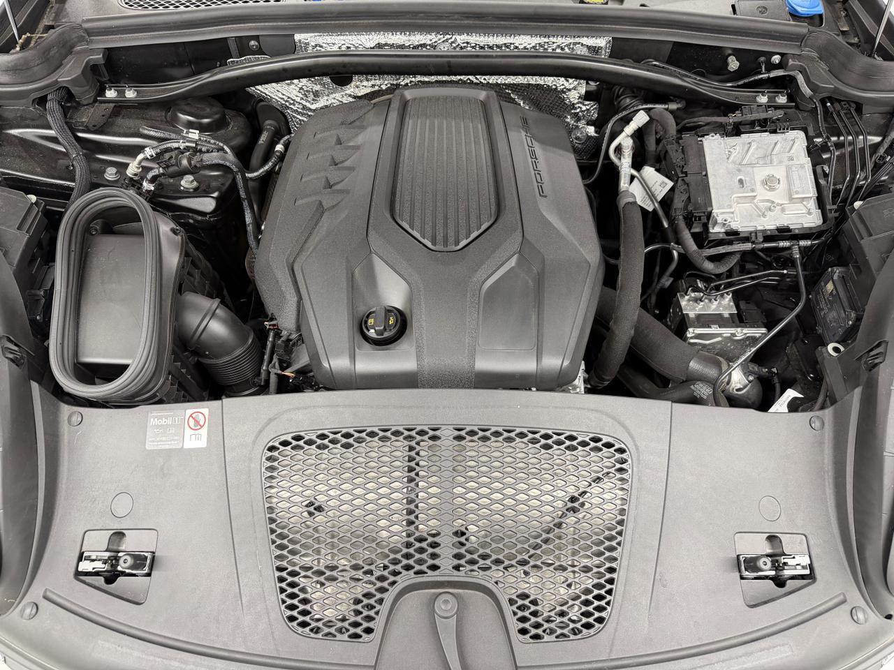 2025 Porsche Macan Newark DE