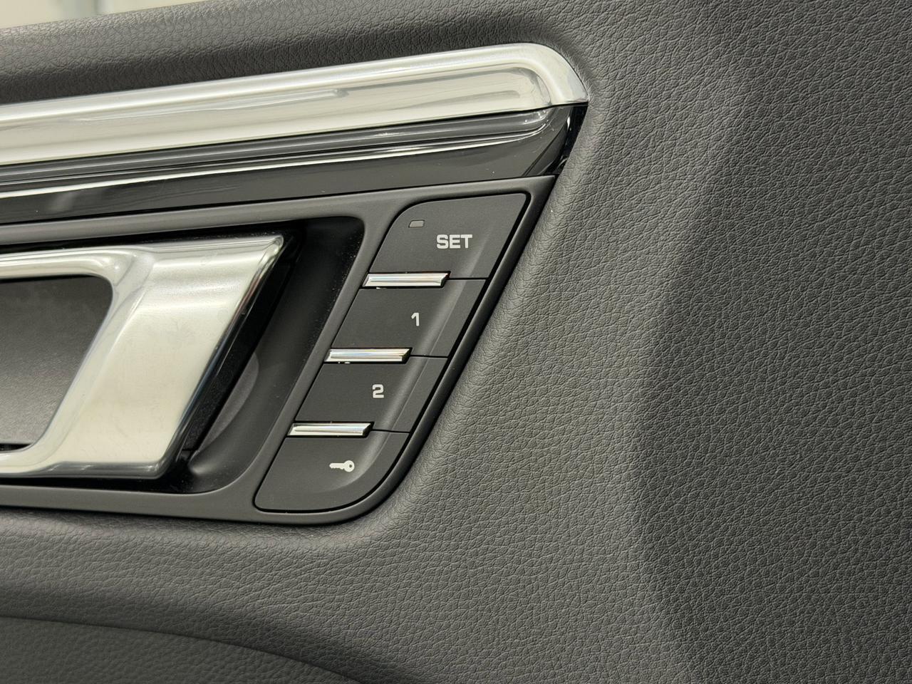 2025 Porsche Macan Newark DE