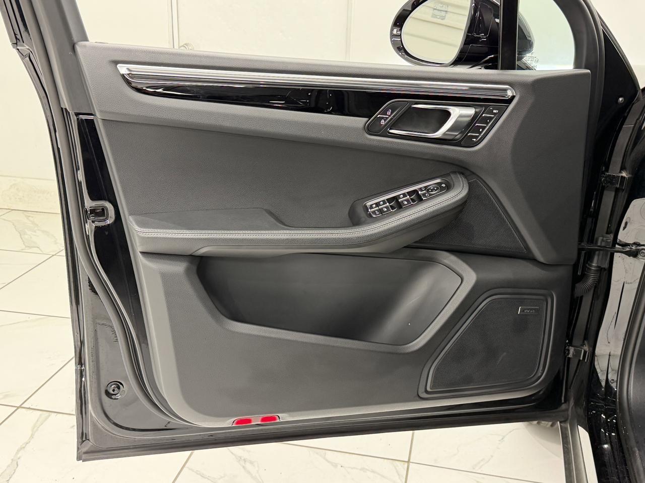 2025 Porsche Macan Newark DE