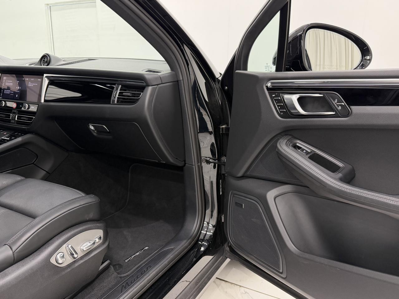 2025 Porsche Macan Newark DE