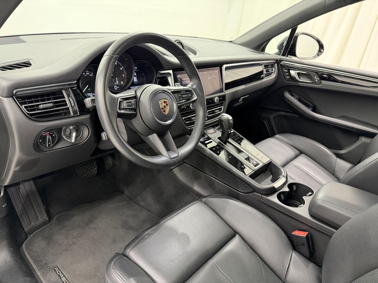 2025 Porsche Macan Newark DE