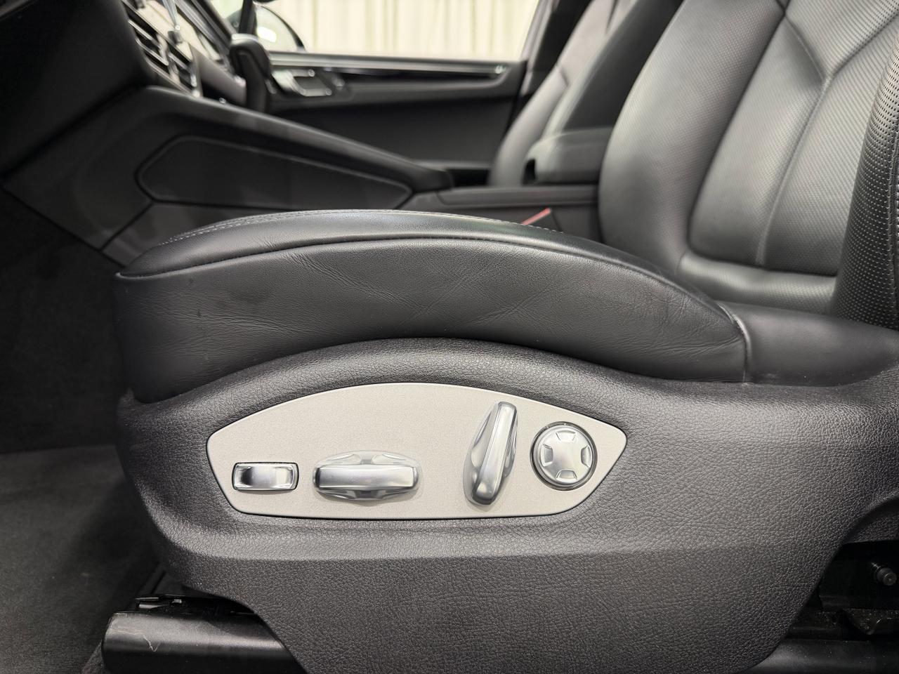 2025 Porsche Macan Newark DE