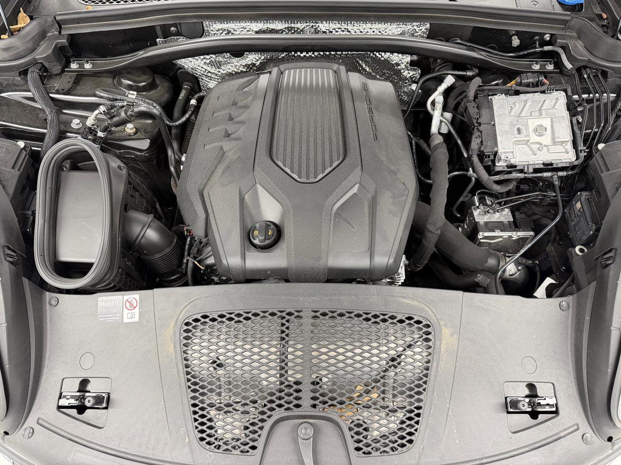 2025 Porsche Macan Newark DE