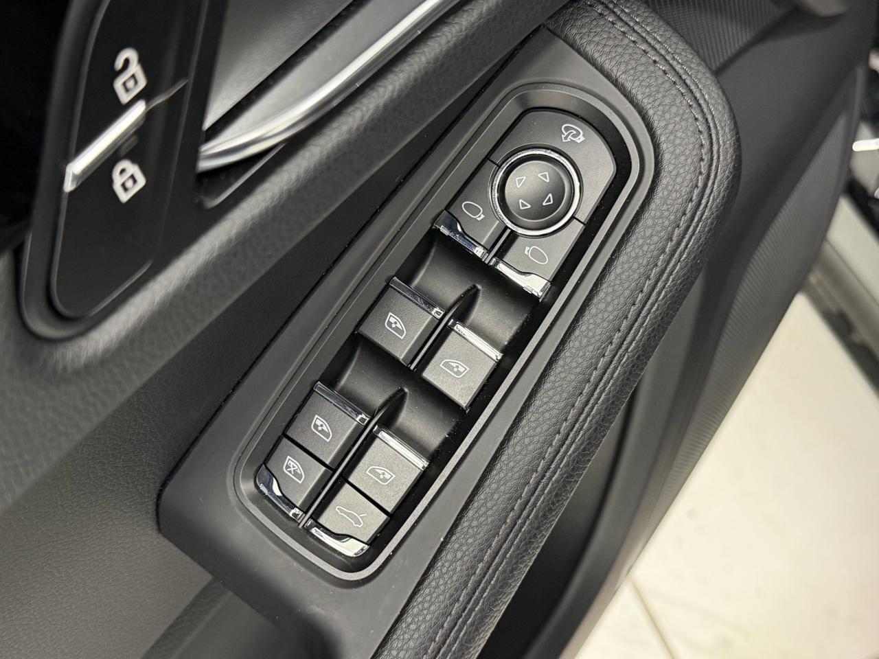 2025 Porsche Macan Newark DE
