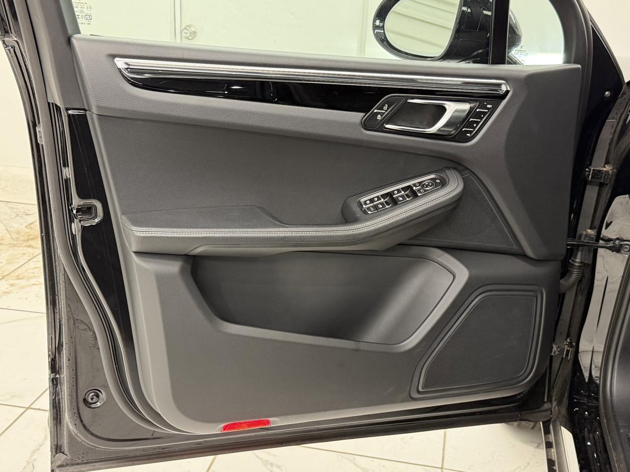 2025 Porsche Macan Newark DE