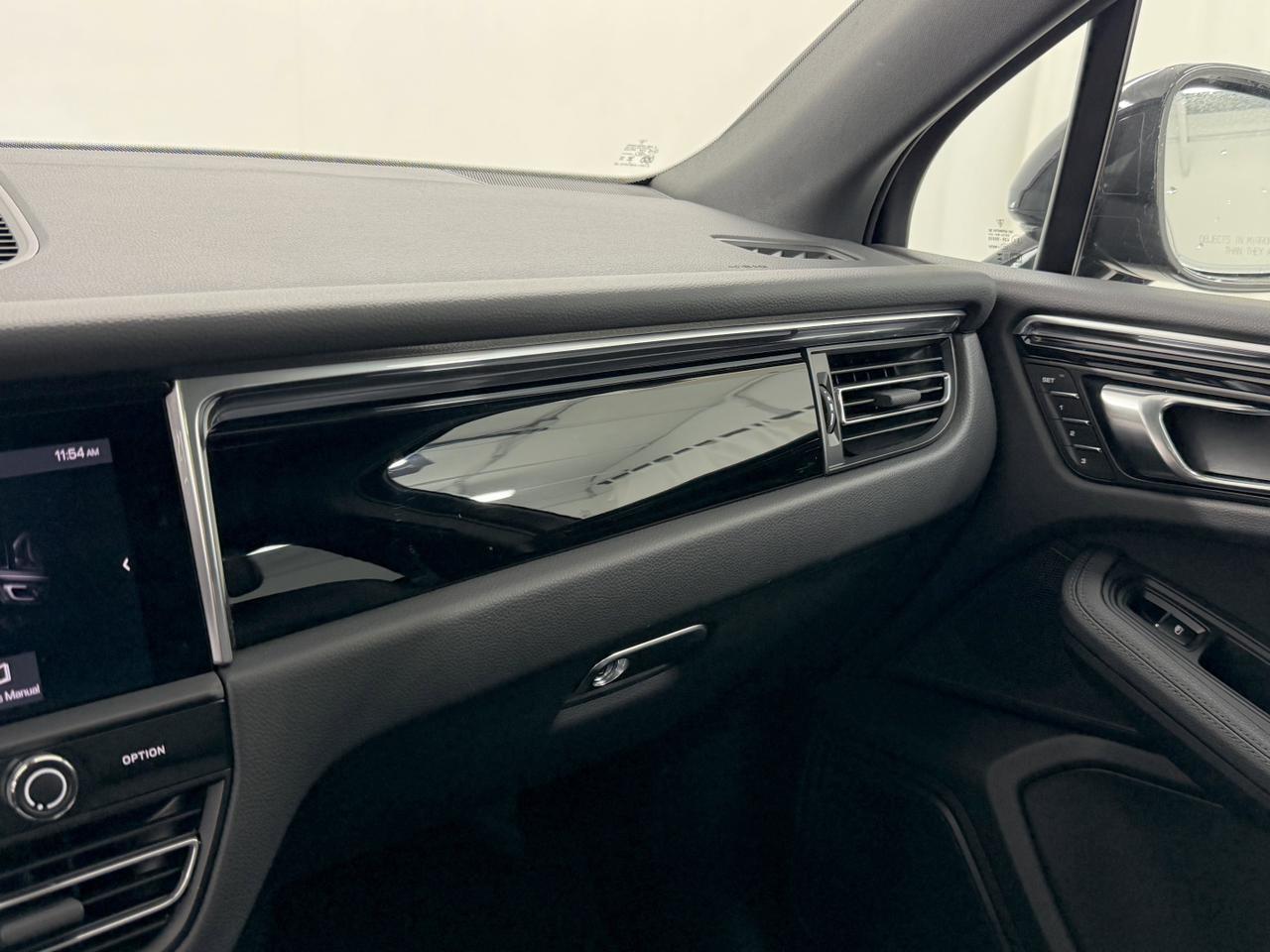 2025 Porsche Macan Newark DE