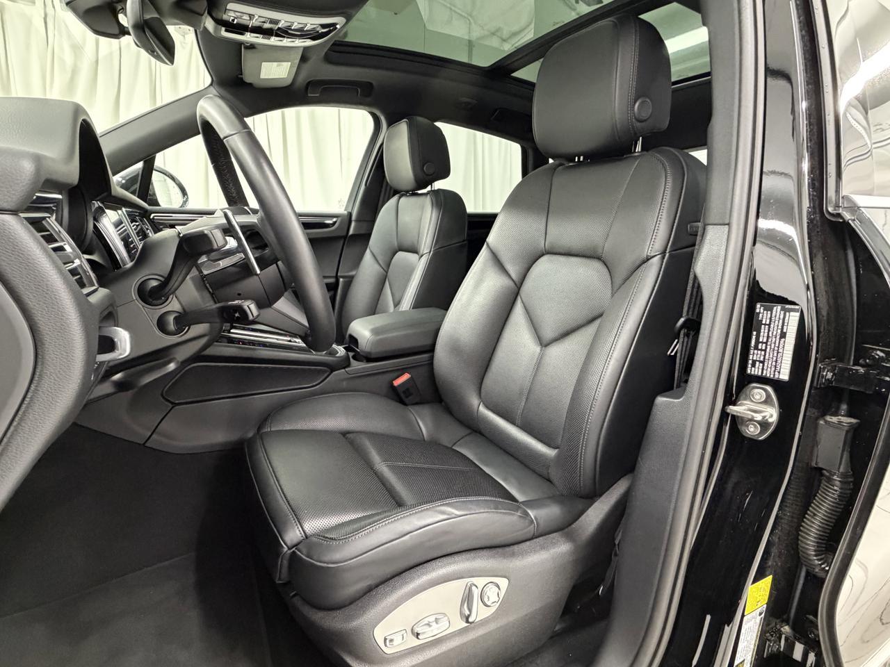 2025 Porsche Macan Newark DE