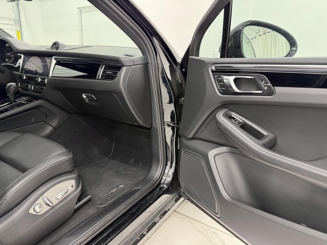2025 Porsche Macan Newark DE