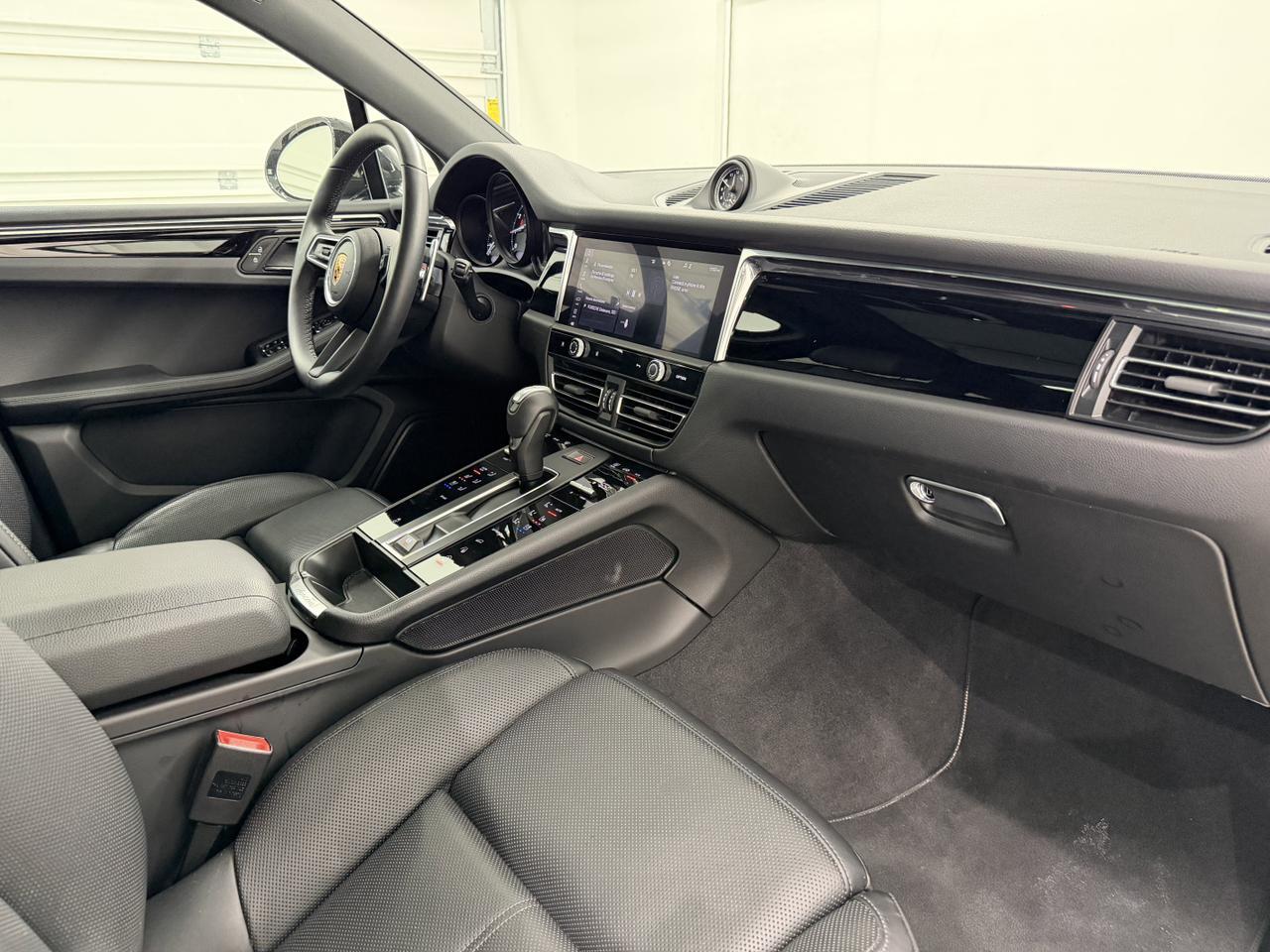 2025 Porsche Macan Newark DE