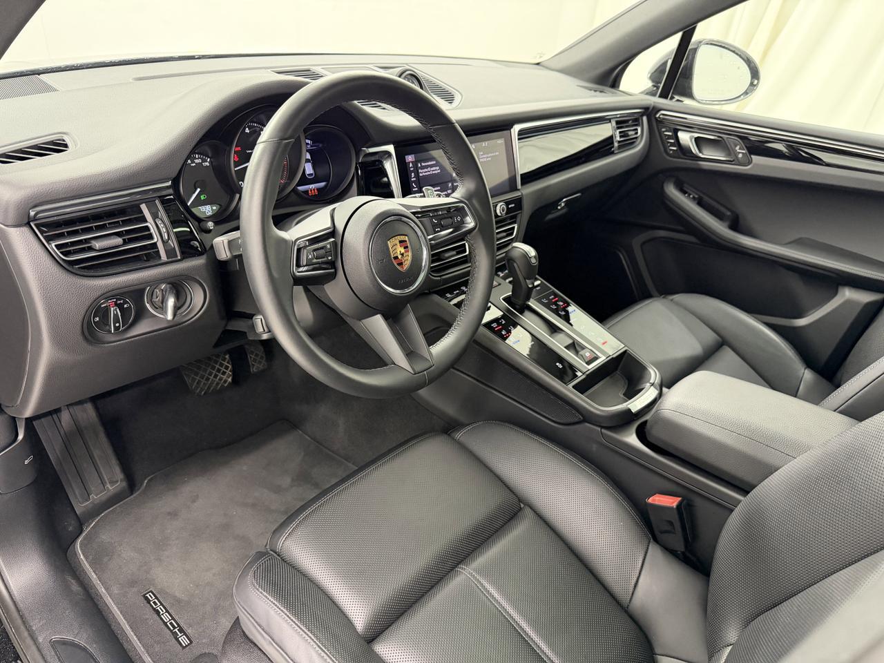 2025 Porsche Macan Newark DE