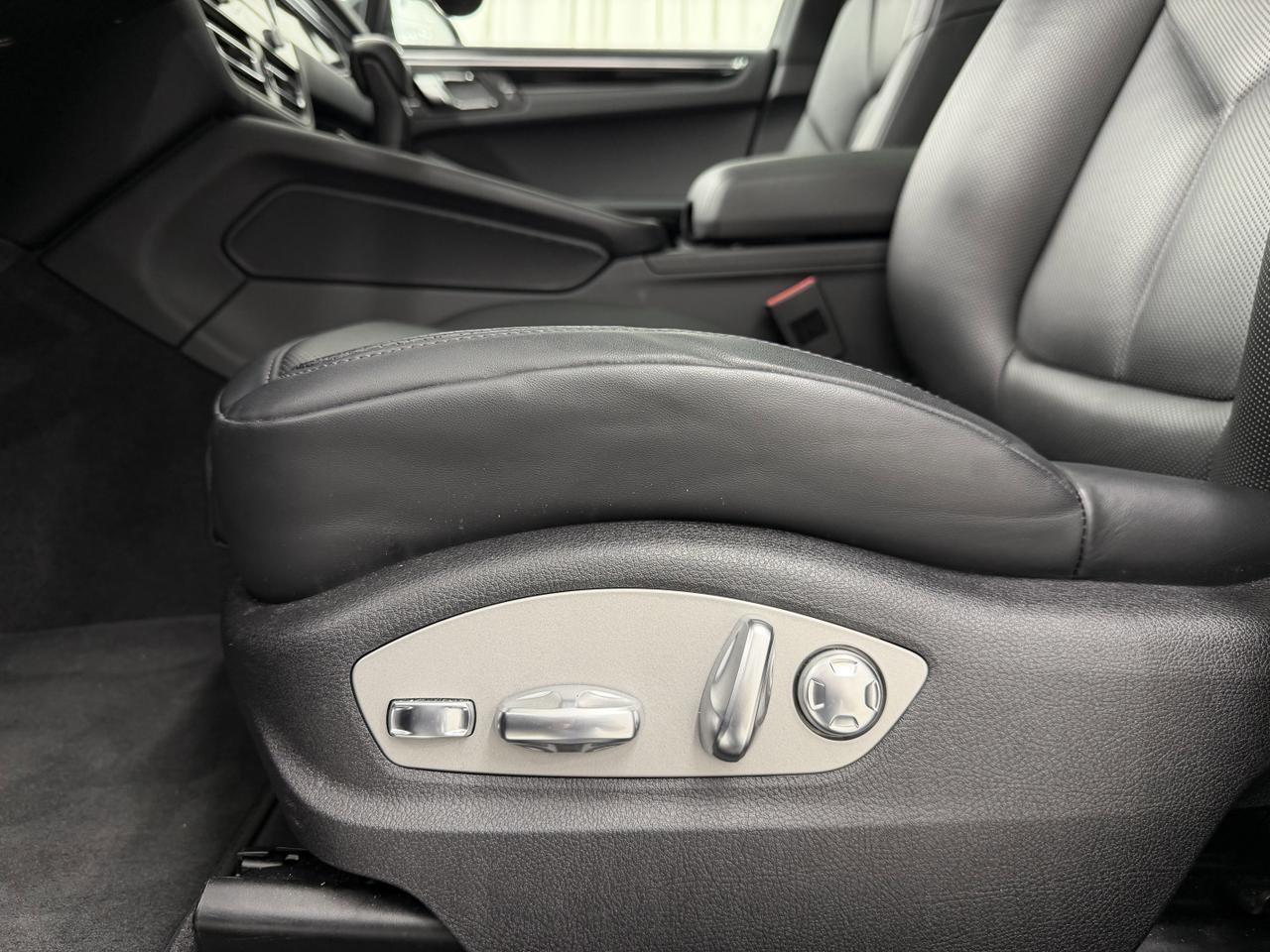 2025 Porsche Macan Newark DE