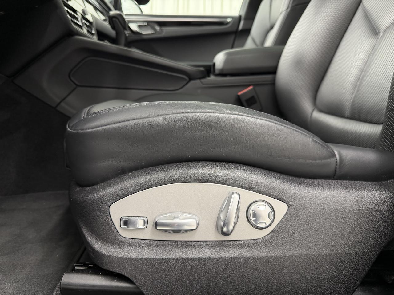 2025 Porsche Macan Newark DE
