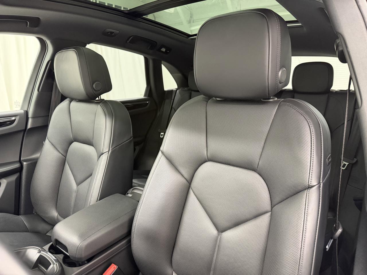 2025 Porsche Macan Newark DE