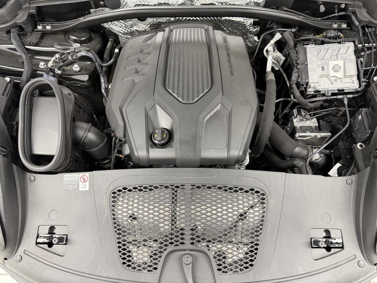 2025 Porsche Macan Newark DE