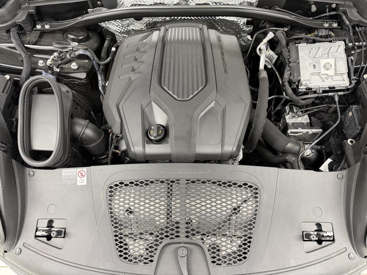 2025 Porsche Macan Newark DE