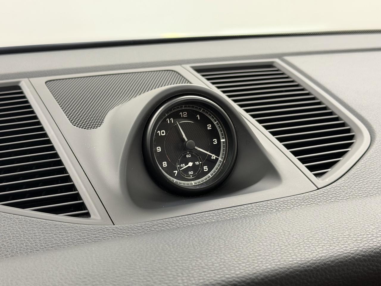 2025 Porsche Macan Newark DE