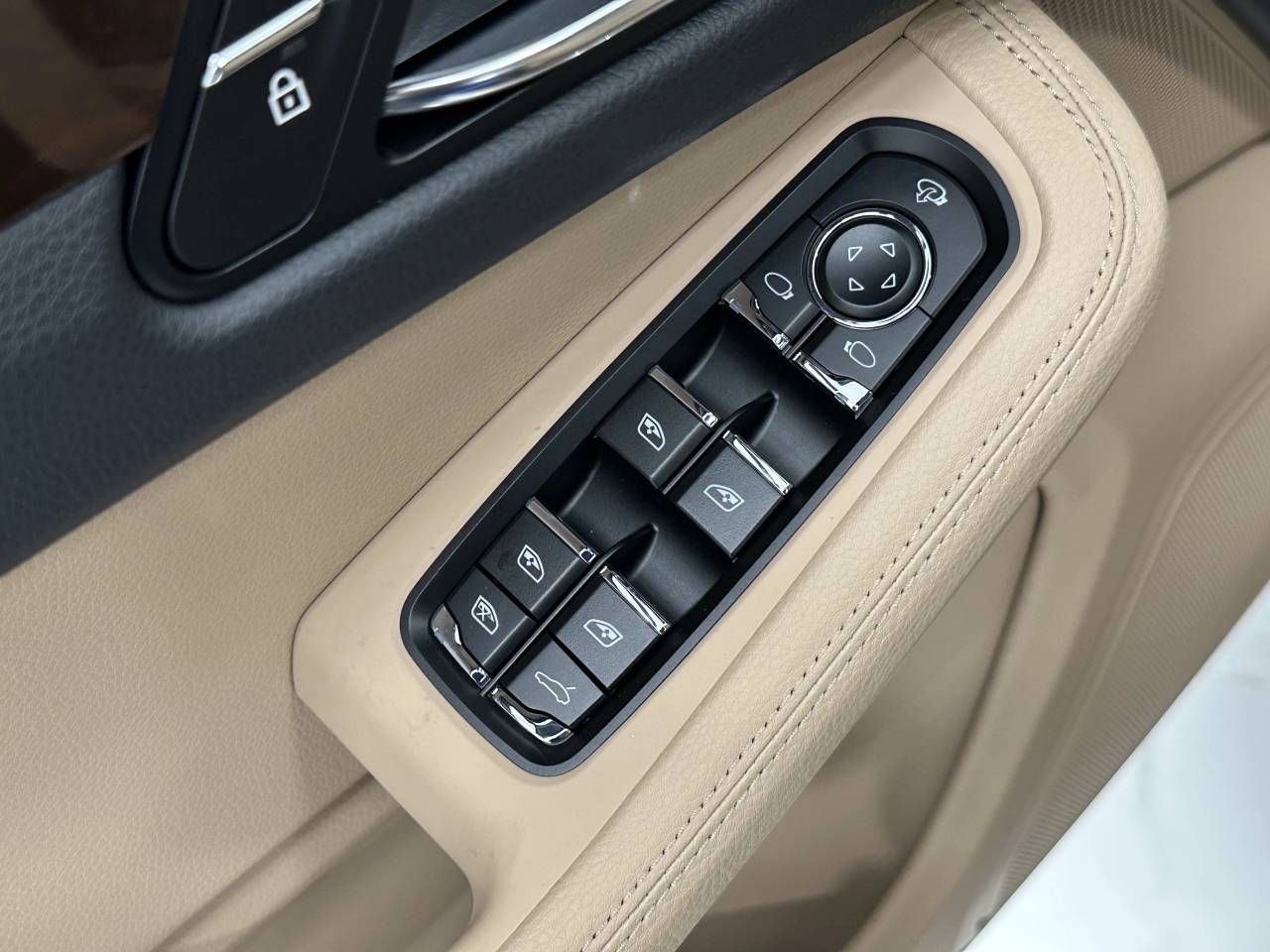 2025 Porsche Macan Newark DE