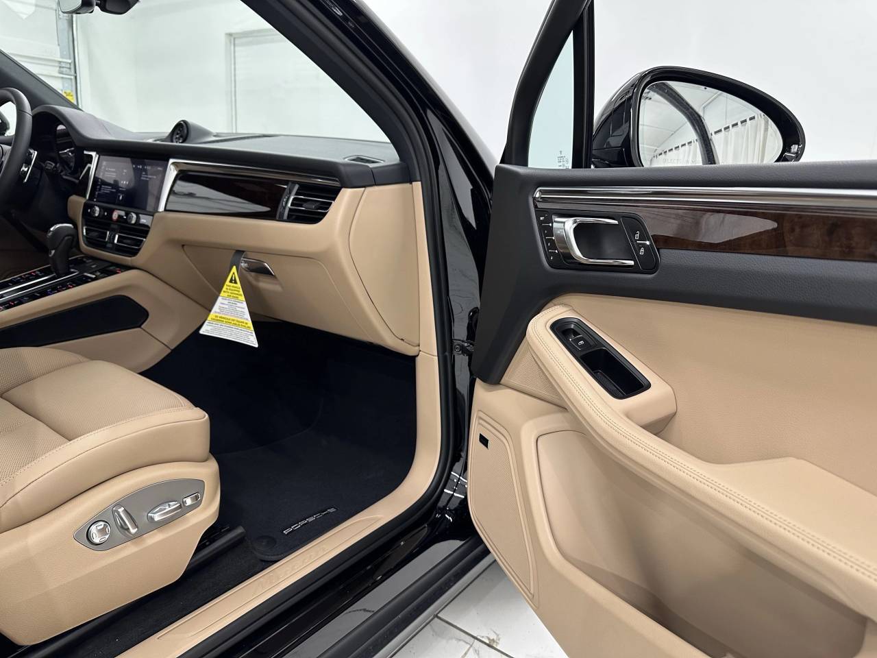 2025 Porsche Macan Newark DE