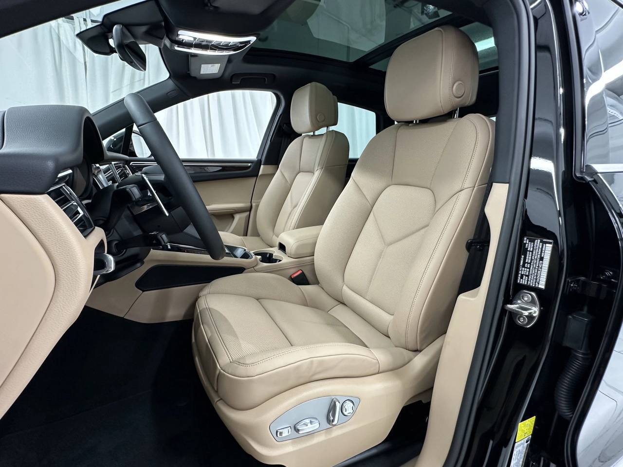 2025 Porsche Macan Newark DE