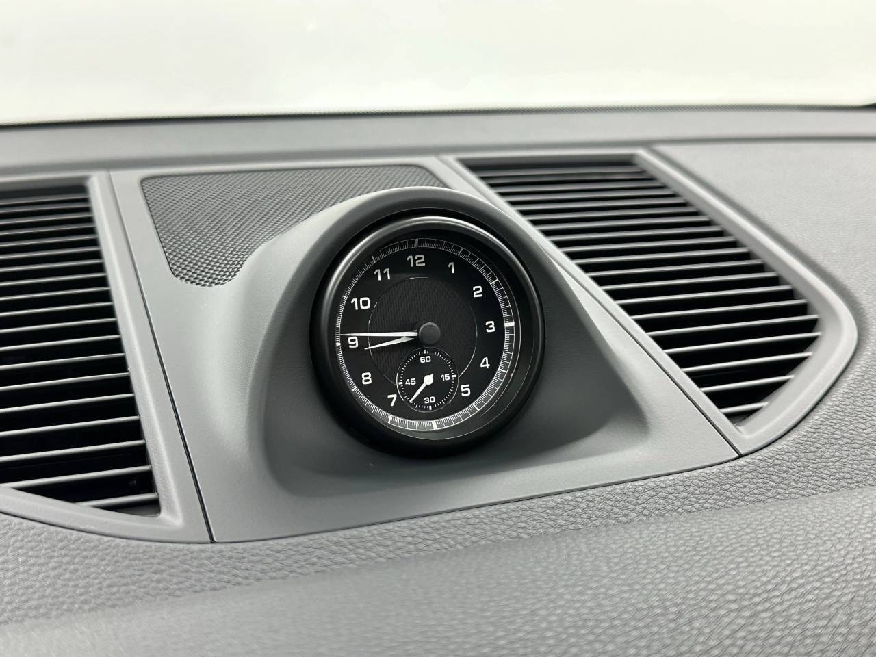 2025 Porsche Macan Newark DE
