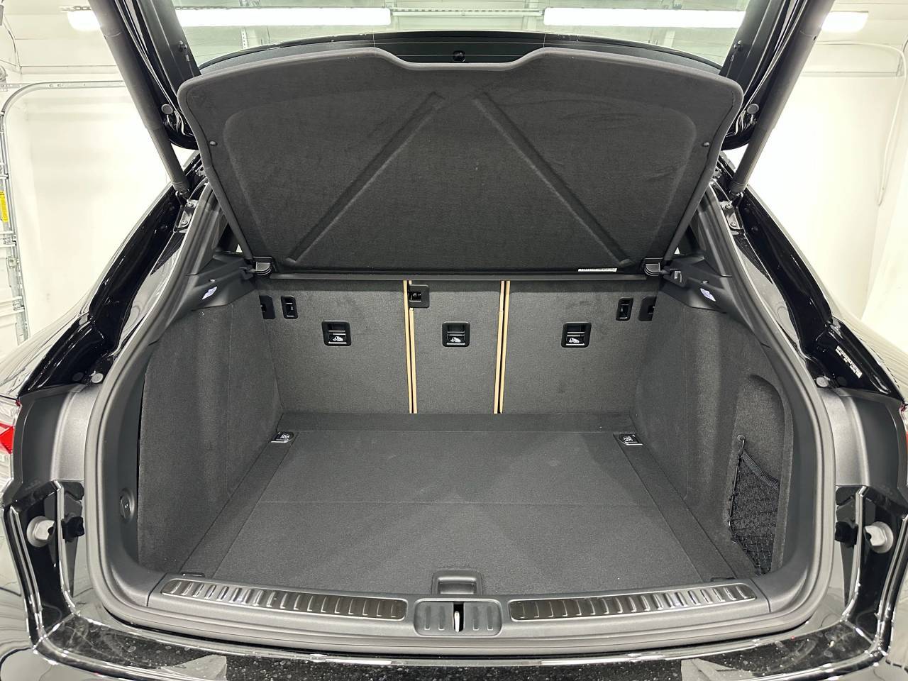 2025 Porsche Macan Newark DE