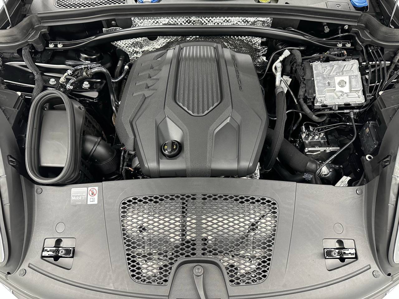 2025 Porsche Macan Newark DE