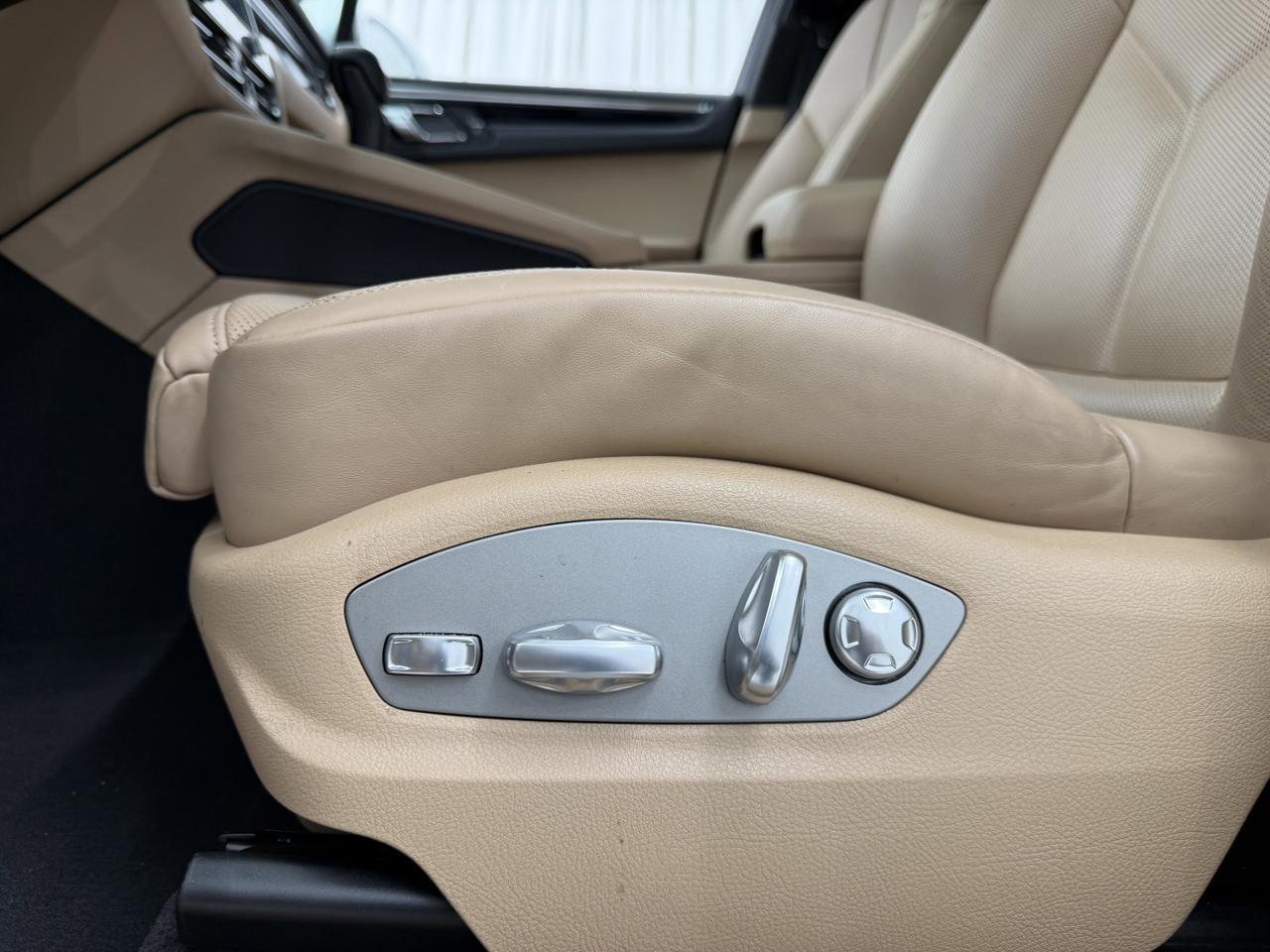 2025 Porsche Macan Newark DE