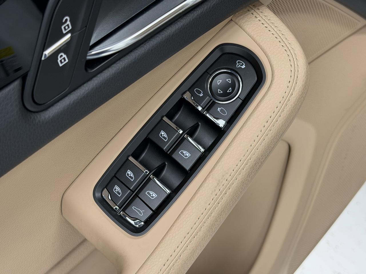 2025 Porsche Macan Newark DE