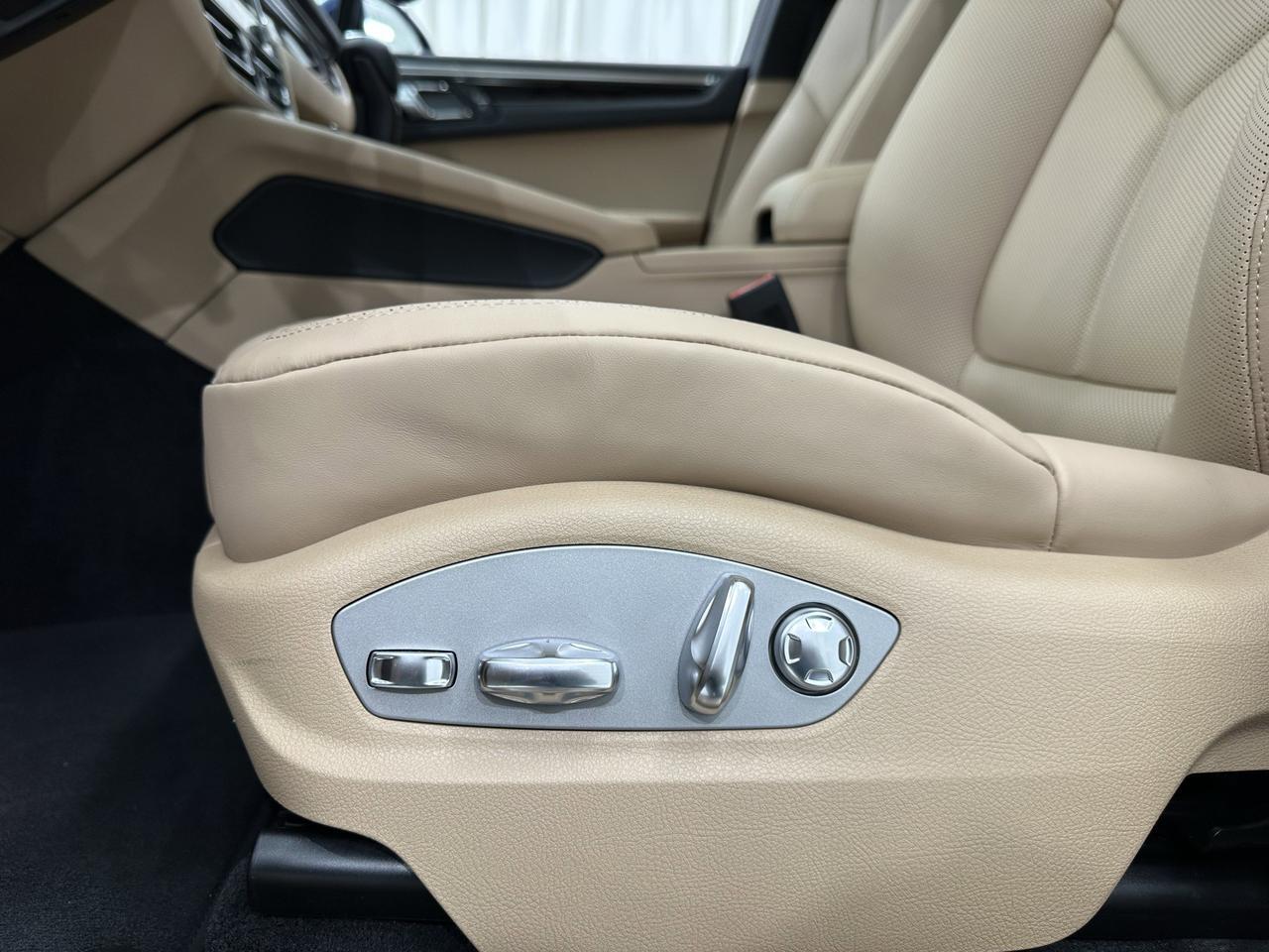 2025 Porsche Macan Newark DE