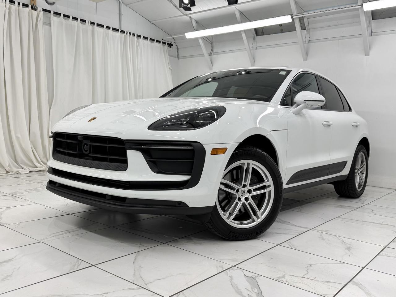 2025 Porsche Macan Base photo 2
