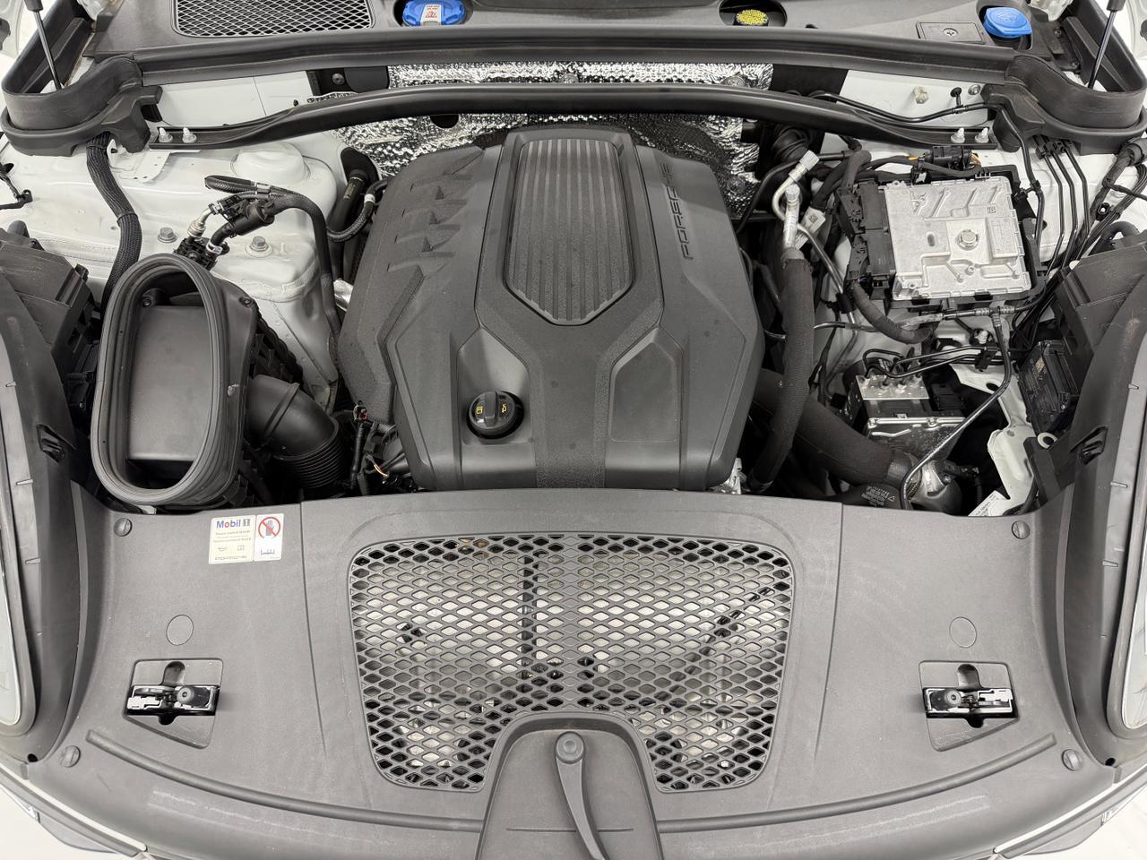 2025 Porsche Macan Newark DE