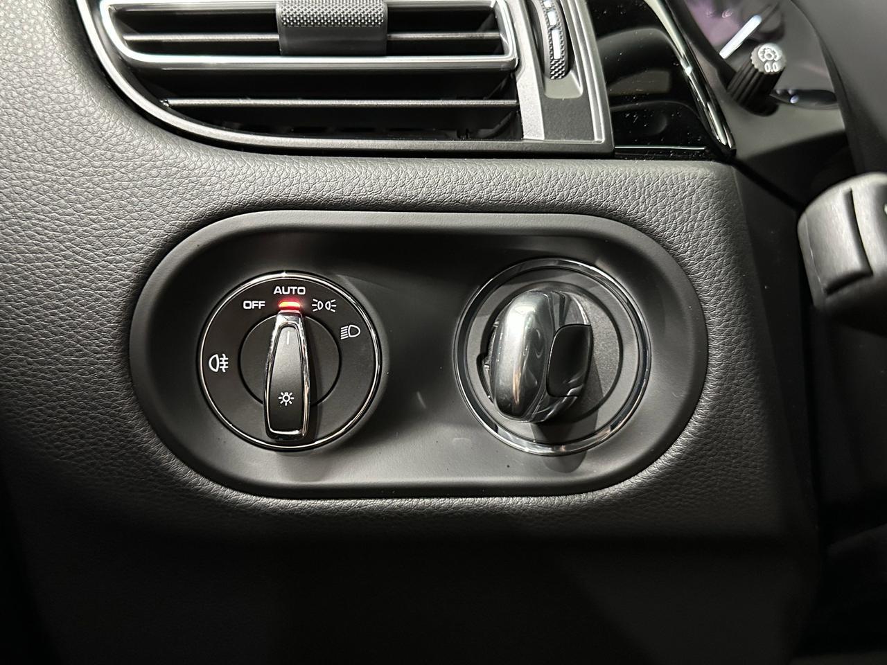 2025 Porsche Macan Newark DE