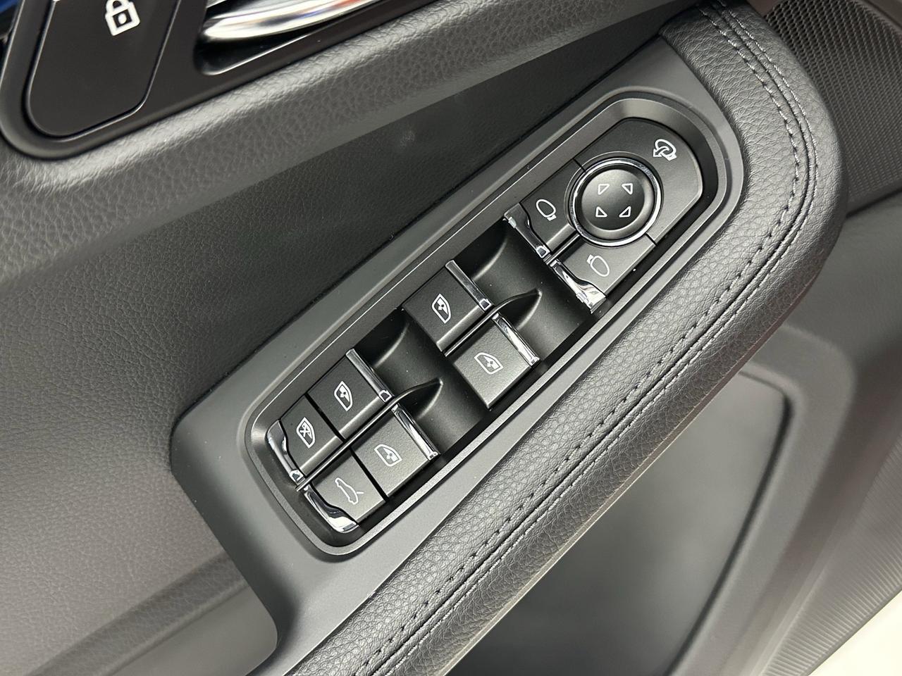 2025 Porsche Macan Newark DE