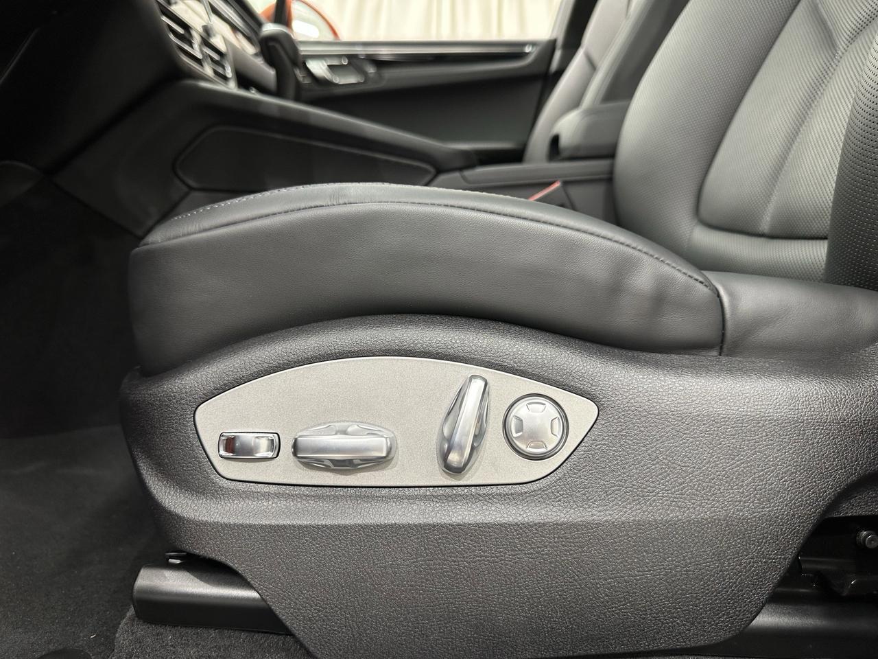 2025 Porsche Macan Newark DE