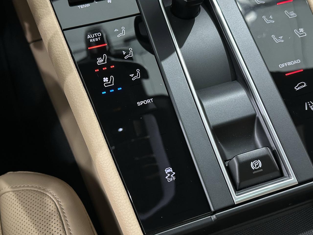 2025 Porsche Macan Newark DE